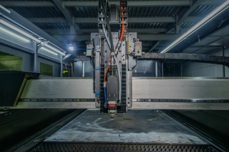 Automatic Loading vs Manual Operation: Is Laser Cutting Automation Worth the Investment? Featured Image